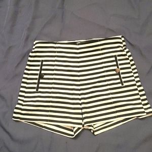 🖤🤍 high waited shorts